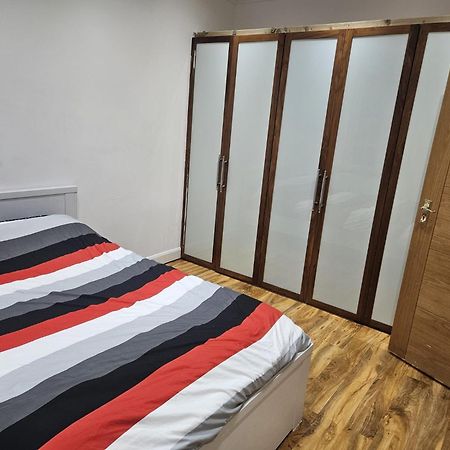 2 Bedroom Flat - Travel Direct To Heathrow/Central London Eksteriør bilde