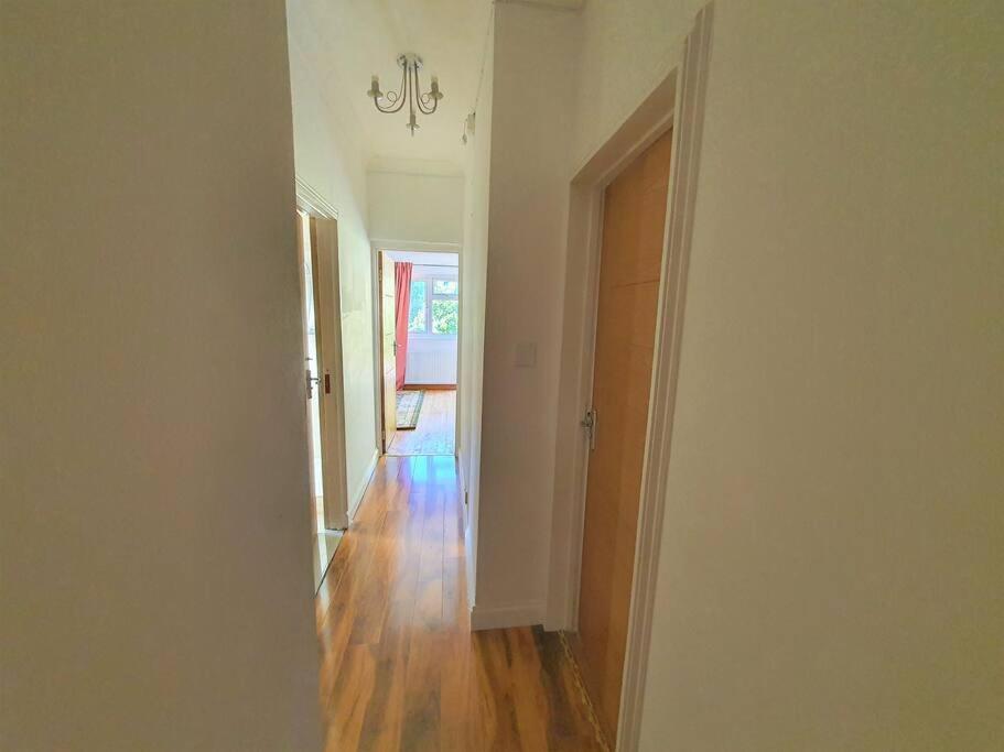 2 Bedroom Flat - Travel Direct To Heathrow/Central London Eksteriør bilde
